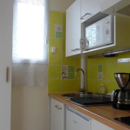 Apartment Deux-pieces Renove Face Avec Parking, 4 Pers - Fr-1-750-100 Canet-en-Roussillon